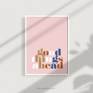 Good Things Ahead Quote Print, decoración de pared naranja blanco azul rosa, arte tipográfico de positividad, arte de pared colorido, impresión de arte moderno de buenas vibraciones