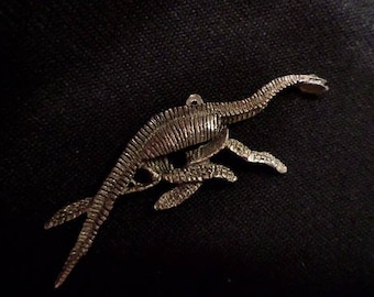 plesiosaur skeleton,Pendant .  }
