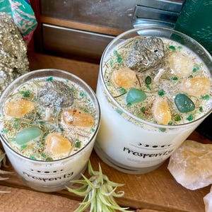 Vela de cristal de prosperidad - Vela de soja - Buena suerte - Fortuna - Vela con hierbas - Regalo de atención plena - Buenas vibras - Cristales curativos imagen 9