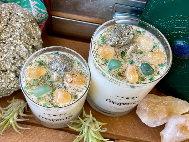 Vela de cristal de prosperidad - Vela de soja - Buena suerte - Fortuna - Vela con hierbas - Regalo de atención plena - Buenas vibras - Cristales curativos imagen 9