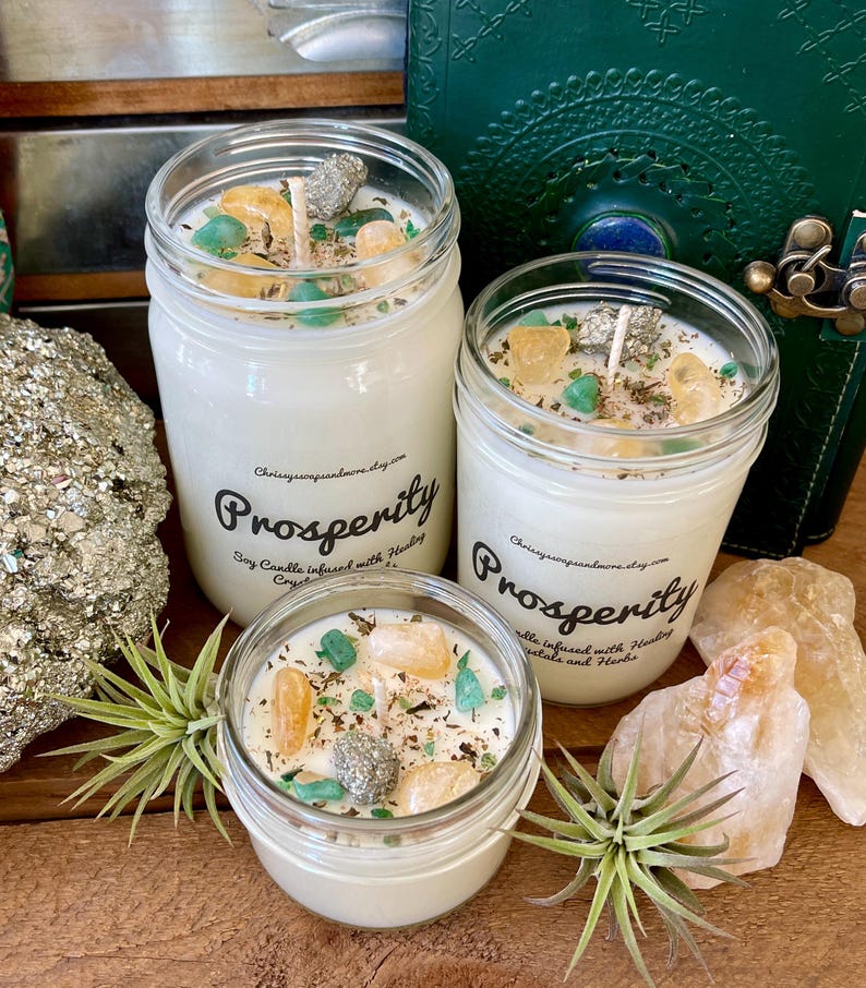 Vela de cristal de prosperidad - Vela de soja - Buena suerte - Fortuna - Vela con hierbas - Regalo de atención plena - Buenas vibras - Cristales curativos imagen 3