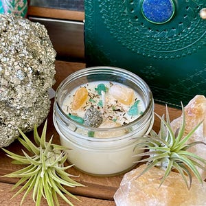 Vela de cristal de prosperidad - Vela de soja - Buena suerte - Fortuna - Vela con hierbas - Regalo de atención plena - Buenas vibras - Cristales curativos imagen 6