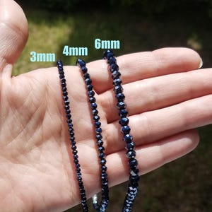 Dark Blue Crystal Bracelet, Sparkly Blue Stone Bracelet, Healing Anxiety Bracelet, Beaded Blue Sapphire Bracelet, Pretty Navy Blue Bracelet imagem 3