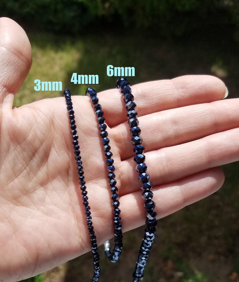 Dark Blue Crystal Bracelet, Sparkly Blue Stone Bracelet, Healing Anxiety Bracelet, Beaded Blue Sapphire Bracelet, Pretty Navy Blue Bracelet imagem 3