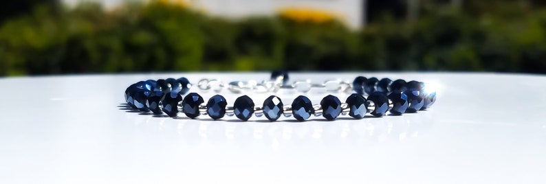 Dark Blue Crystal Bracelet, Navy Blue Bracelet, Sapphire Blue Beaded Bracelet, Dainty Everyday Bracelet for Women, Stone Bracelet Gift bild 2
