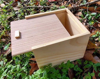 Petite boîte cadeau carrée en bois / Boîte en bois avec couvercle coulissant