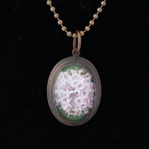 White Banjine Wildflower Necklace Oval