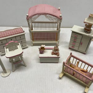 VTG Baby Girl Nursery Dollhouse Furniture Wood 1:12 Scale