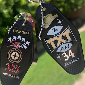 KPOP inspired Keychains (skz, txt, enh, twice, nct, bts, newjeans, ateez)