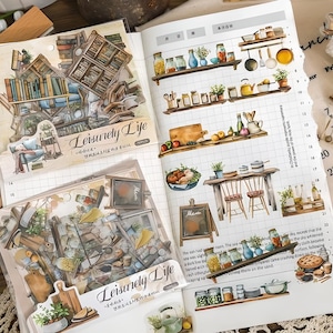 我が家のような居心地のよさ。日常生活。家庭。家具。観葉植物。本。キッチン。PET ステッカー