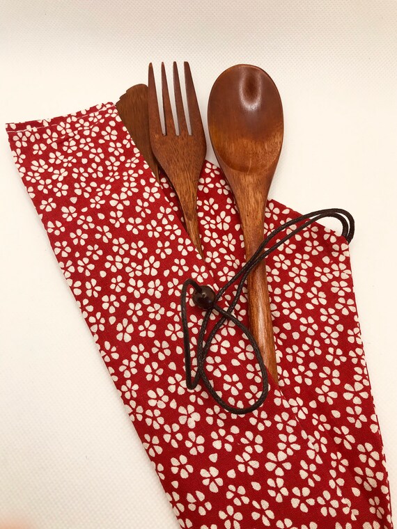 Porta posate da picnic con modello in tessuto tradizionale giapponese con  set di coltello, cucchiaio e forchetta in bambù -  Italia