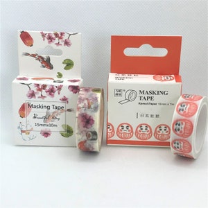 1 rol, Japanse daruma poppen uitdrukkingen. Japanse voorwerpen, maneki neko, sushi, lantaarn. Washi tape |