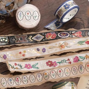 1 rol, achtergrondmuziek, retroserie, washitape. Goudfolie. Vintage. Bloemen.