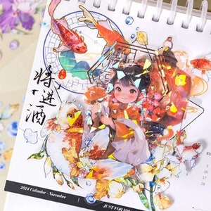 K&ouml;nnte beinhalten: Eine bunte Sticker-Tabelle mit einem M&auml;dchen in einem roten Kleid, Fischen, Blumen und dem Text "将进酒" und "2024 Calendar - November".