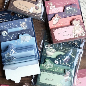 Anime-sterrenmeisje plakbriefjes. Kat, beer, konijn, sterrenbeeld, dierenriem
