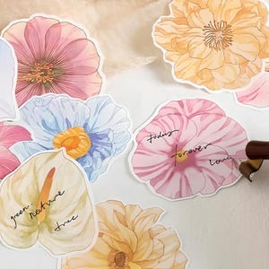 20 fogli sciolti, carta, promemoria. Fiori di primavera. Collage.