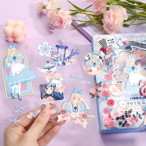 50 arkuszy. Naklejki z anime, manga girl. Materiał PET. Alicja w Krainie Czarów