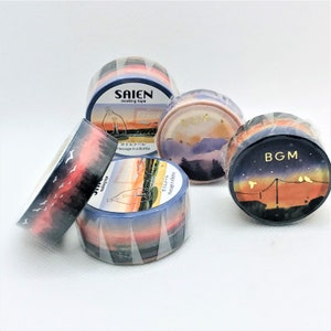 Achtergrondmuziek. SAIEN. Goudfolie. Washi-tape. Schemering. Zonsondergang. Bergen. Bos. Boodschap in een flesje