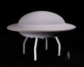 Flying Saucer with a very very Tiny Alien