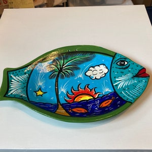 Colorful fish plate wall hanger