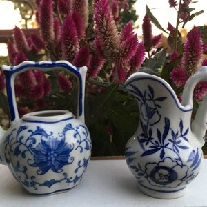 Awesome Vintage Earthernware Chinese Sugar and Creamer set