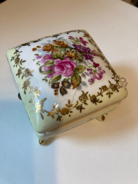 Vintage little collectible Victorian box