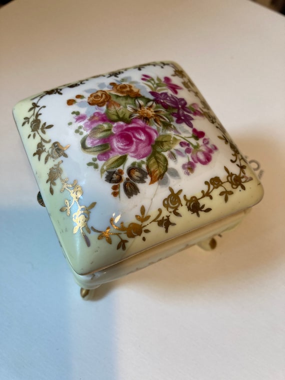 Vintage little collectible Victorian box