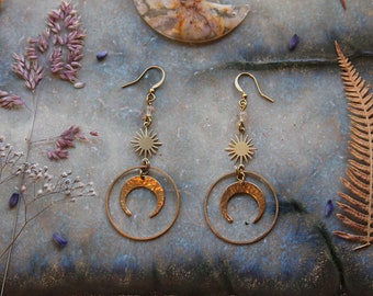 Boucles d'oreilles • Croissant de Lune • Soleil • Lune • Étoiles ⫷(•)⫸ Boucles d'oreilles • Esprit • Lumière • Énergie • Laiton • féminin • Wicca • Hippie • Boho •