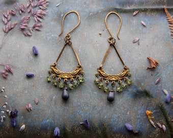 Earrings Peridot ⫷(•)⫸ Earrings •Vintage style •Boho •feminine •Chandelier •Antique style •Replica •Goddess •Brass