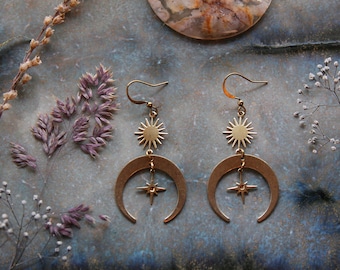 Boucles d'oreilles • Croissant de Lune • Soleil • Lune • Étoiles ⫷(•)⫸ Boucles d'oreilles • Esprit • Lumière • Énergie • Laiton • Féminin • Wicca • Hippie • Boho •