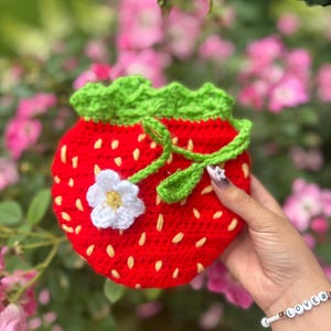 Strawberry Crochet Market Bag – Handmade Foldable Tote, Cute Summer Bag, Fruit Bag, Cottagecore Accessory 画像 2