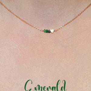 Collier de pierre de naissance de coeur, collier délicat de pierre de cristal, collier ras du cou de pierre de naissance, grenat, saphir, émeraude, péridot