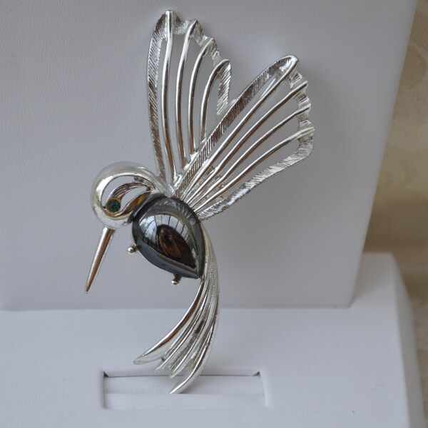 Vintage Brooch JUDY LEE Signed Hummingbird Figural Silver Tone Metal Large Hematite Cabochon Green Rhinestone Eye Art Deco Retro Chunky Bird