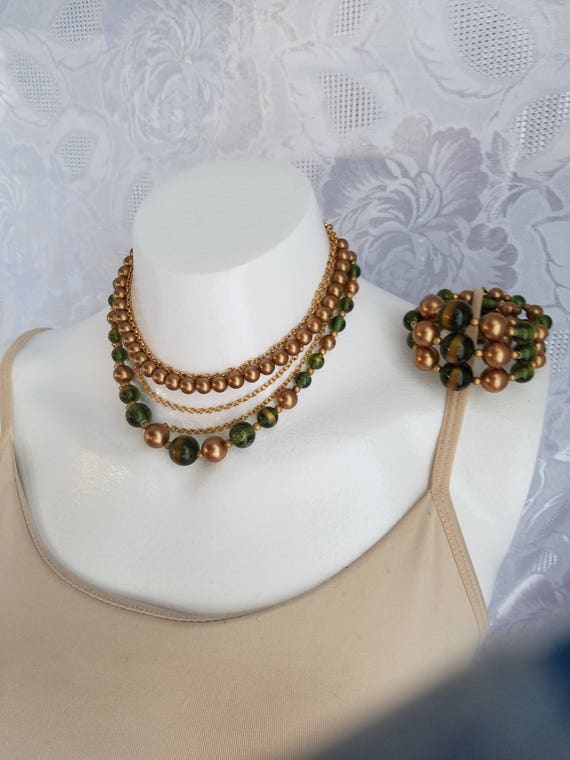 Green Glass Beaded Choker Necklace Coil 