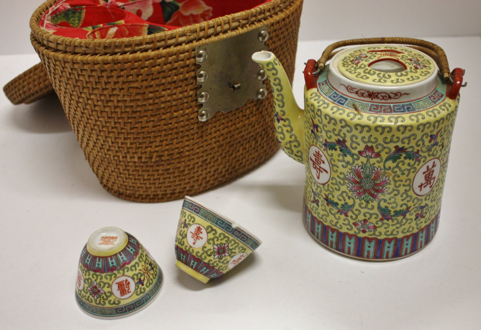 Vintage Picnic Basket Tea Set Oriental Teapot 2 Cups Cool Etsy