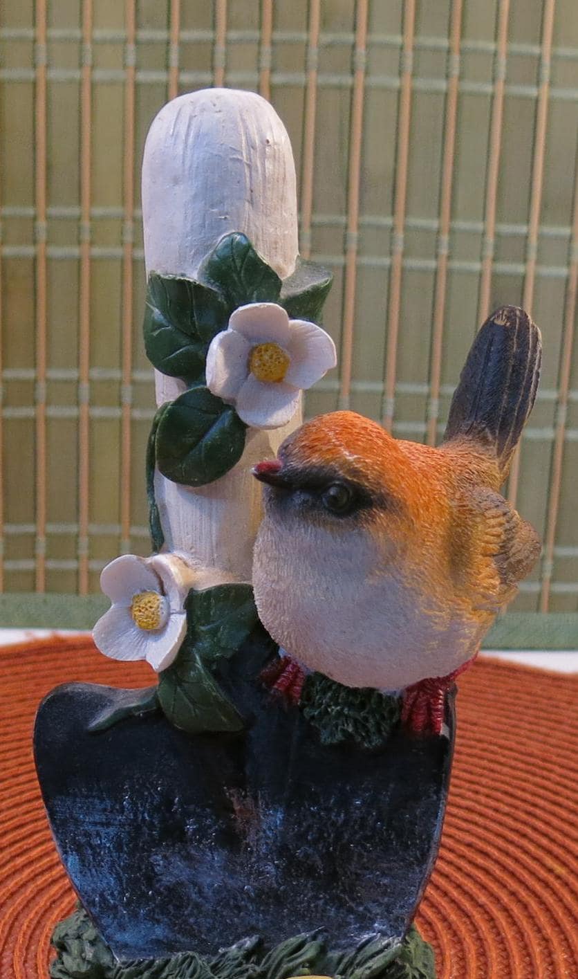 ヴィンテージ彫刻の木製鳥飾り（ガーデンスペード付き）、高さ8インチ
