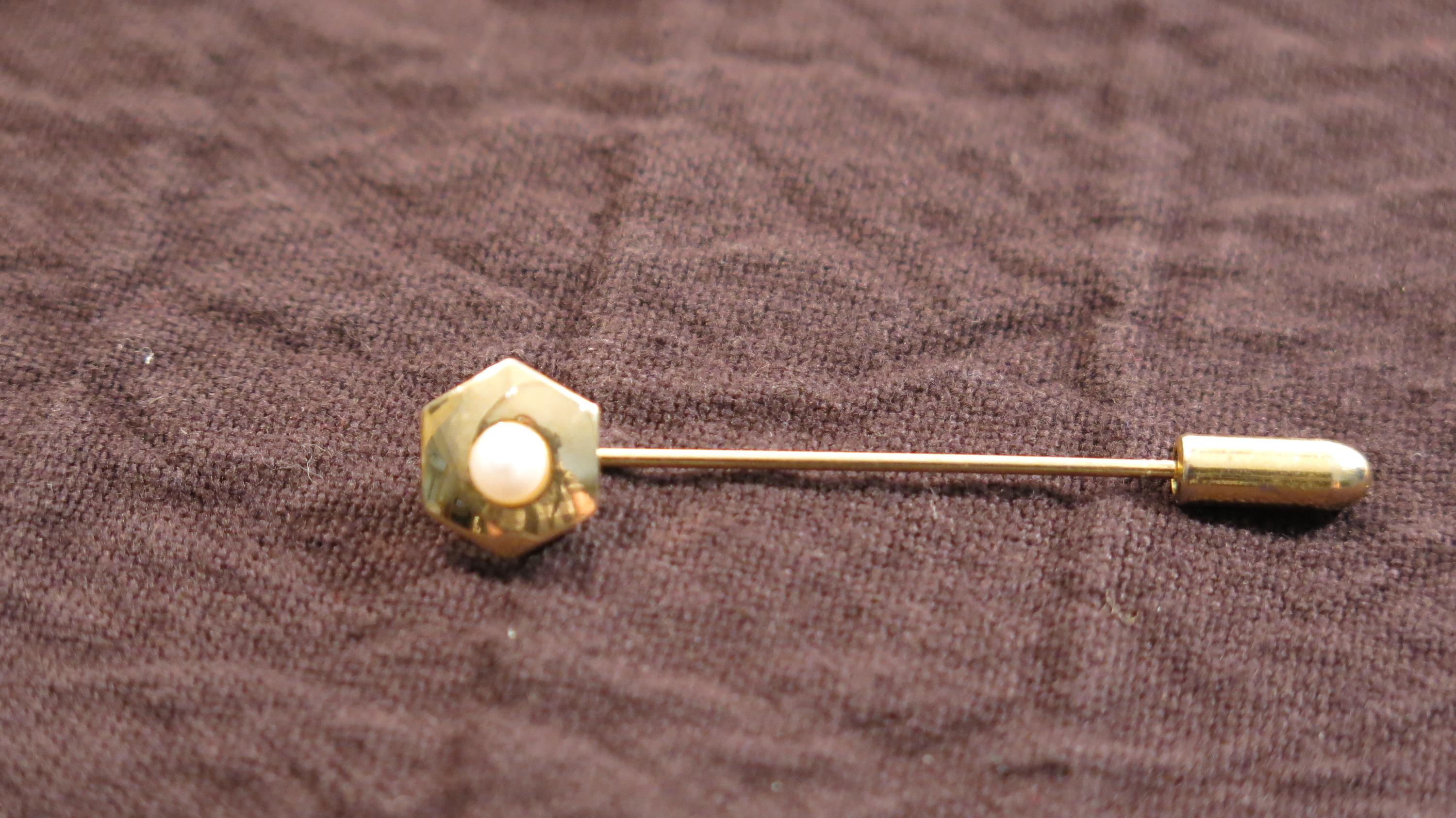 Vintage Lapel Pin With Pearl Very nice Well Taken Care Of 1970's