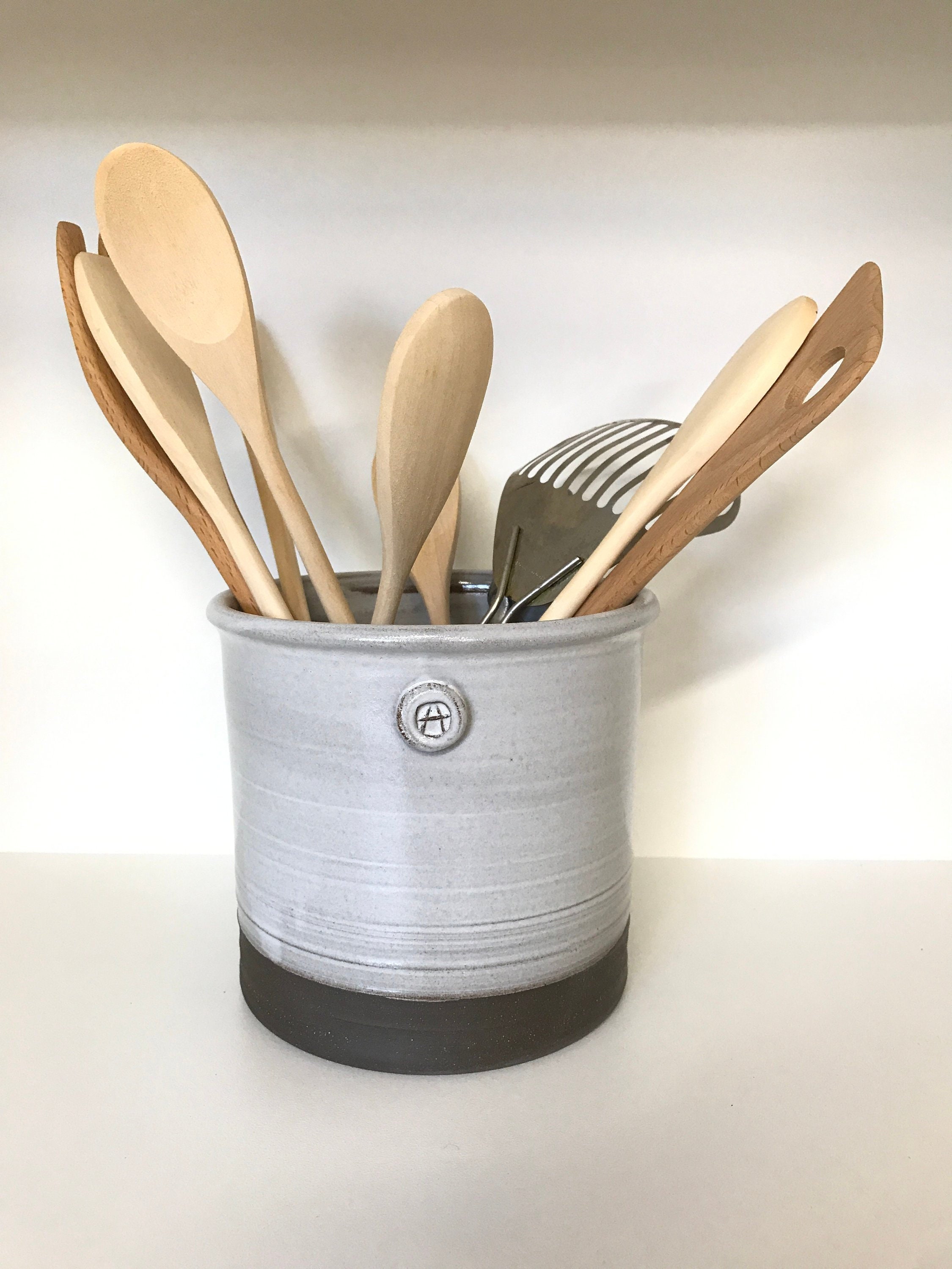 Utensil canister in white and wine Home & Living Home Décor