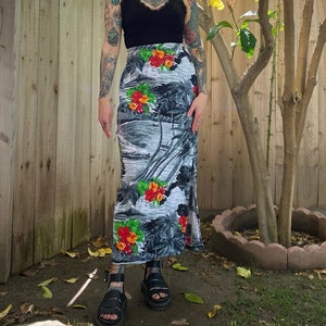 Y2K early 2000’s grey Hawaiian print maxi skirt. Super stretchy material. Grey background with red and orange hibiscus flower print. Long slit up the left side.