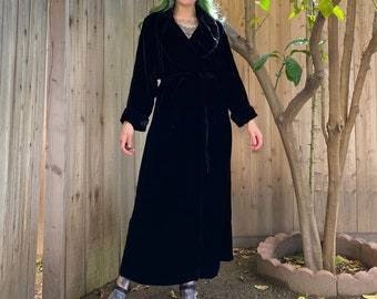 Vintage 1980’s Black Velvet Robe