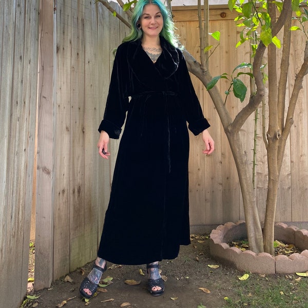 Vintage 1980’s Black Velvet Robe