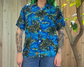 Camicia con stampa hawaiana da uomo vintage con palma blu degli anni '50