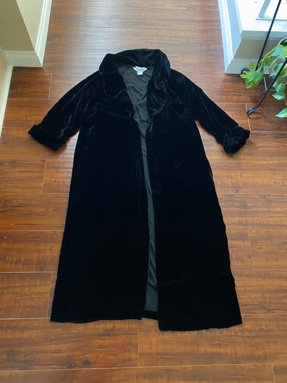 Vintage 1980’s Black Velvet Robe - image 3