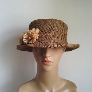 gehaakt zomerstro raffia vissershoedje met platte bovenkant