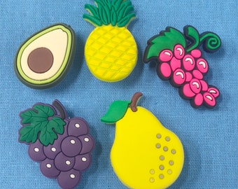 Breloques croco kawaii ananas avocat poire, raisin, breloques fruits, sabots Jibbitz, breloques pour croco, cadeau personnalisé, cadeau d'anniversaire, breloque estival