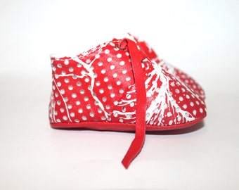 3 - 6 Months Slippers / Baby Shoes Lamb Leather White - Red Christmas
