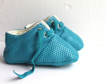 3 - 6 Months Slippers / Baby Shoes Lamb Leather OwO SHOES Blue Dots