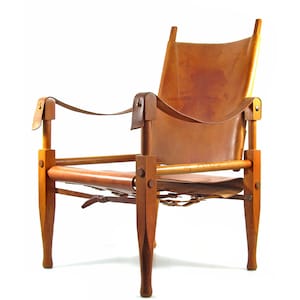 Stunning saddle leather and oak antique Safari chair designed by Wilhelm Kienzle for Wohnbedarf