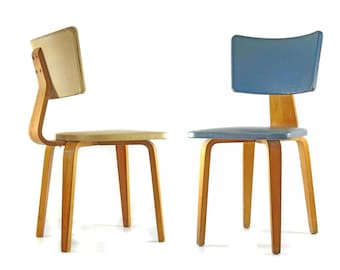 Zestaw dwóch zabytkowych krzeseł Cor Alons – gięta sklejka i tapicerka ze skaju w kolorze niebieskim i kremowym – holenderski design z lat pięćdziesiątych