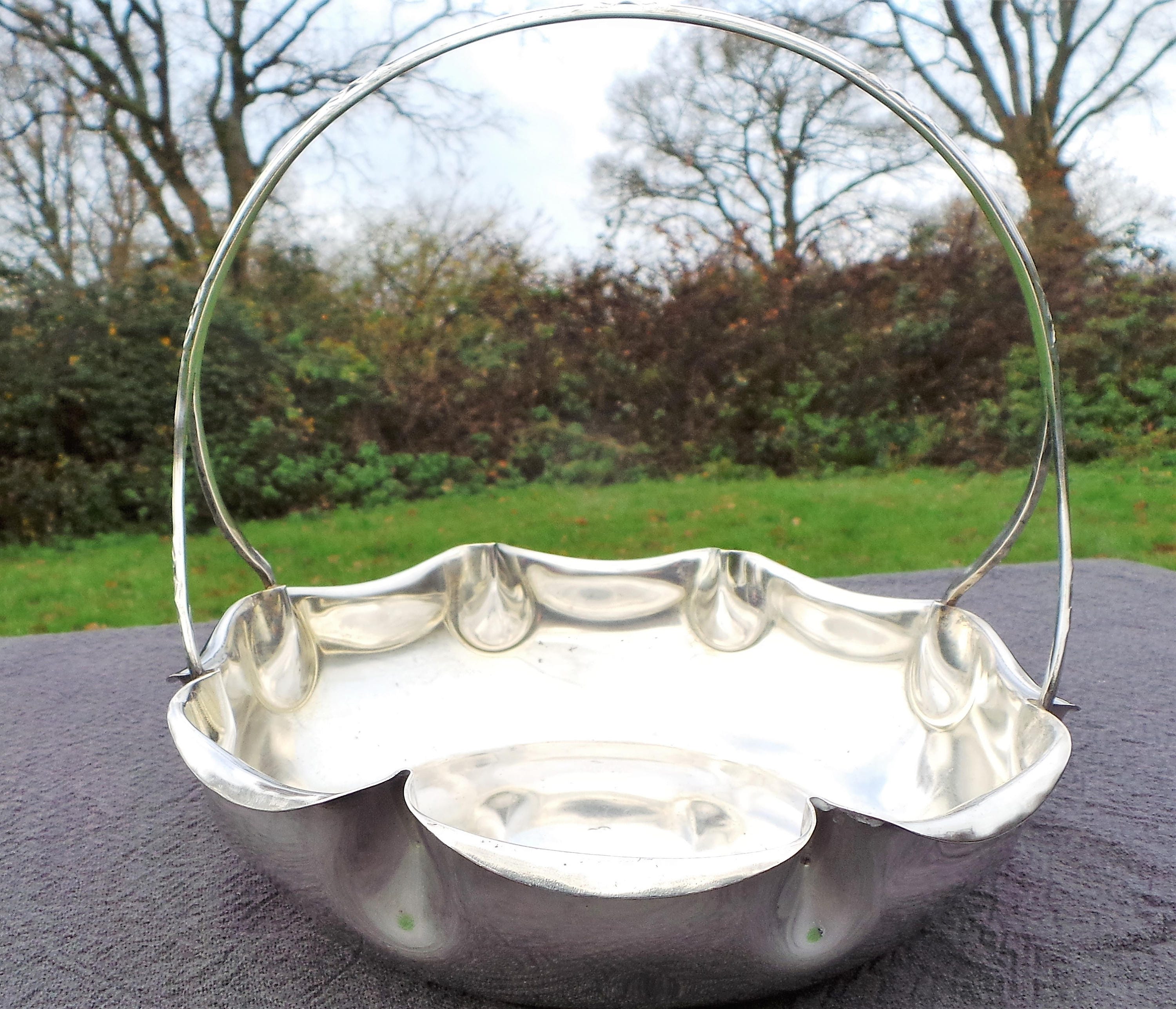 Vintage Français Silver Plate Dish Fruit Bowl Bon Beautiful Design Hooped Basket Super Table Centre 